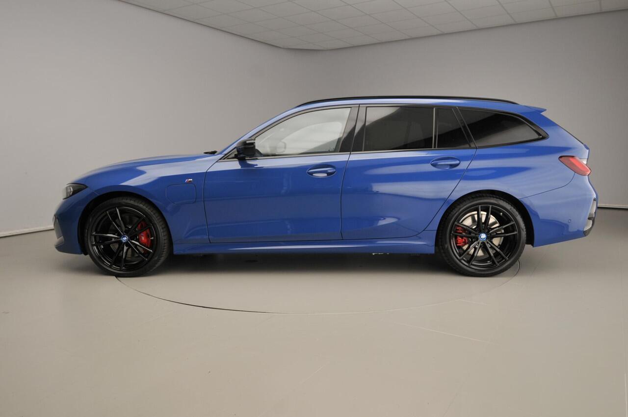 BMW 3-SERIE Touring 330e | Individual Lak | M-Sportpakket | LED | HUD | Trekhaak | Elektr. zetels | DAB | Harman-kardon sound | Alu 19 inch