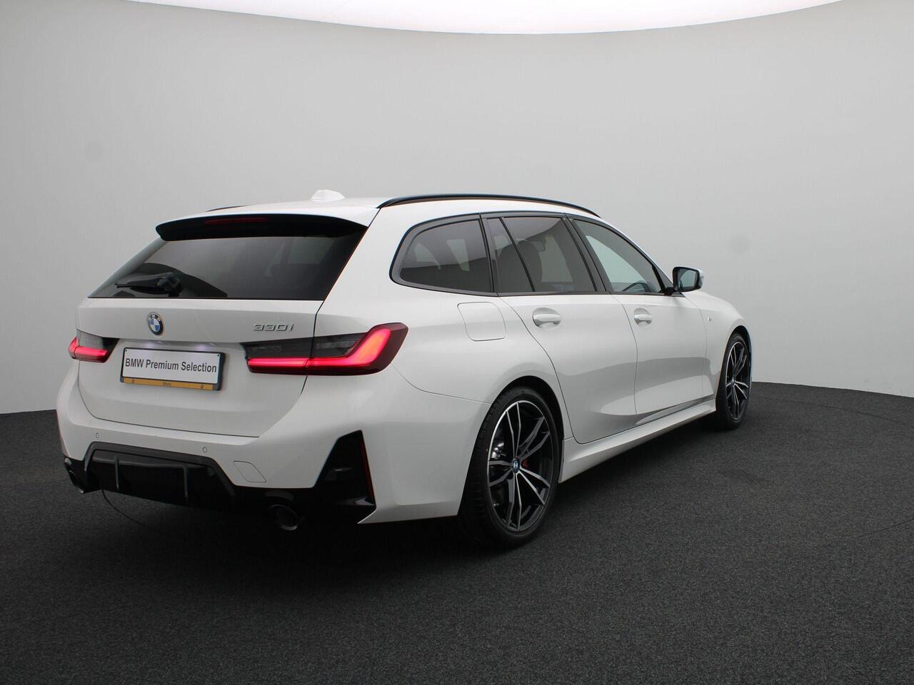 BMW 3-SERIE Touring 330i M Sportpakket Pro | Panoramadak | HIFI | Curved Display | 19"