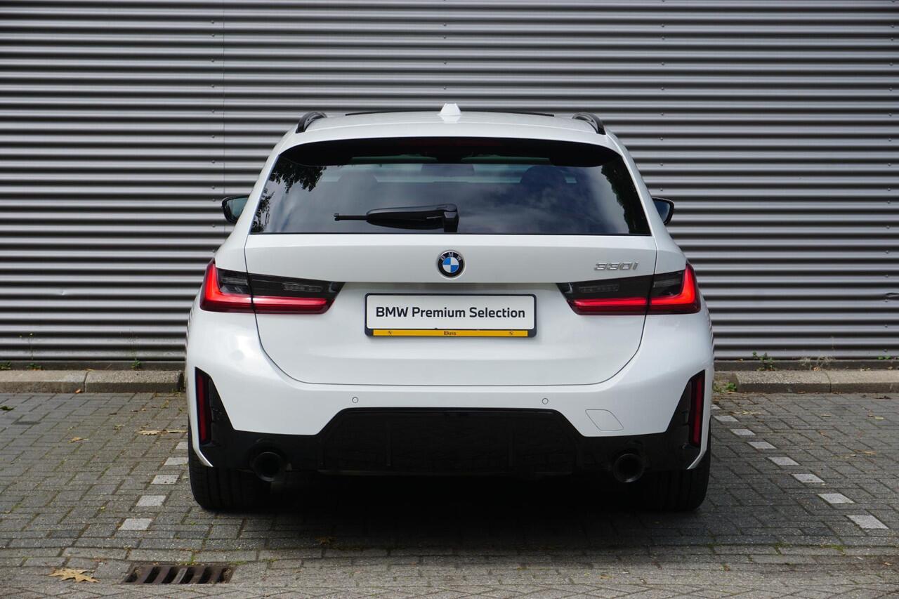 BMW 3-SERIE Touring 330i M Sportpakket Pro | Travel Pack | Glazen panoramadak | 19 inch LM Dubbelspaak | Extra getint glas | M Sportremsysteem Rot