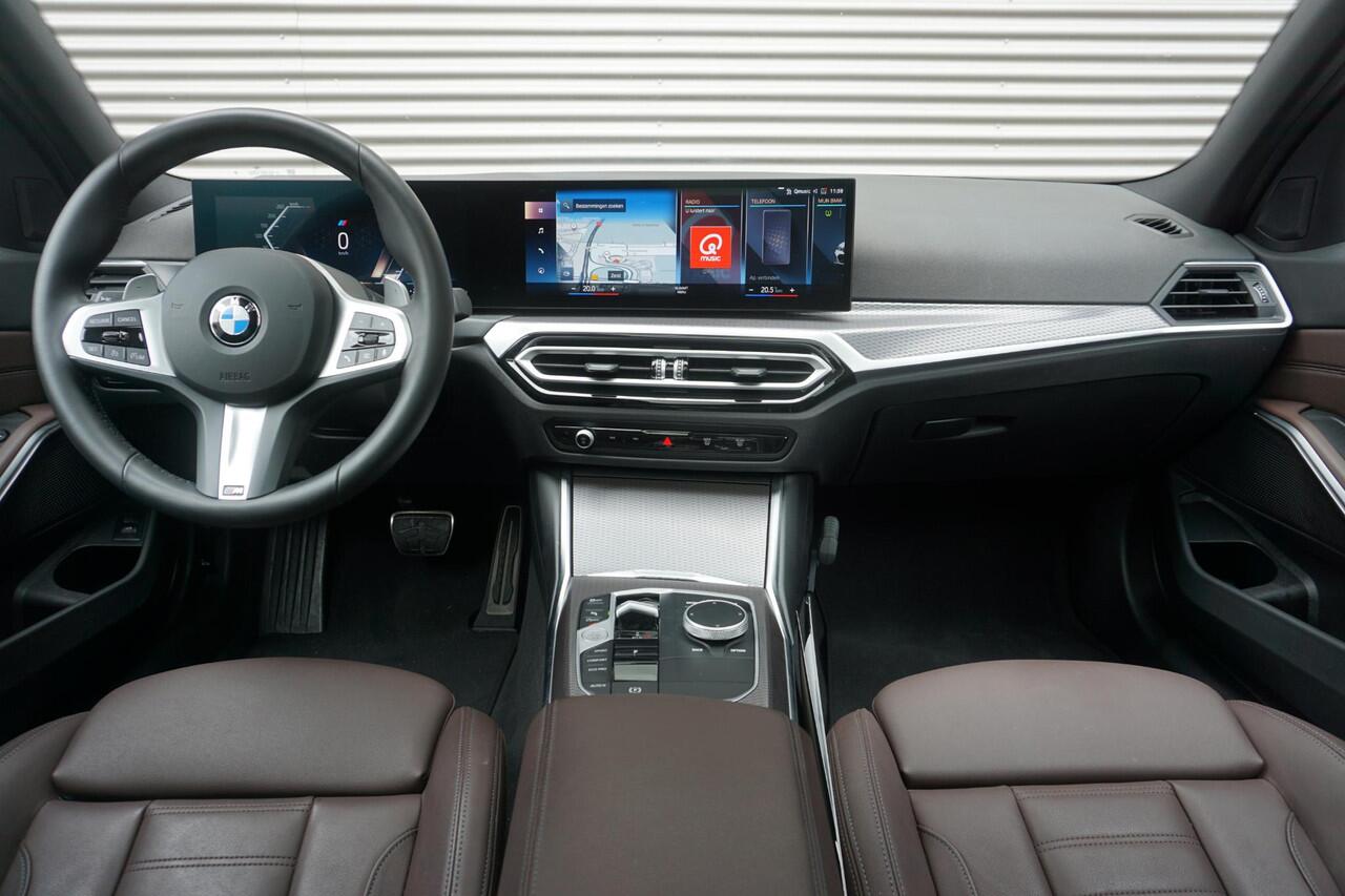 BMW 3-SERIE Touring 330i M Sportpakket Pro | Travel Pack | Glazen panoramadak | 19 inch LM Dubbelspaak | Extra getint glas | M Sportremsysteem Rot