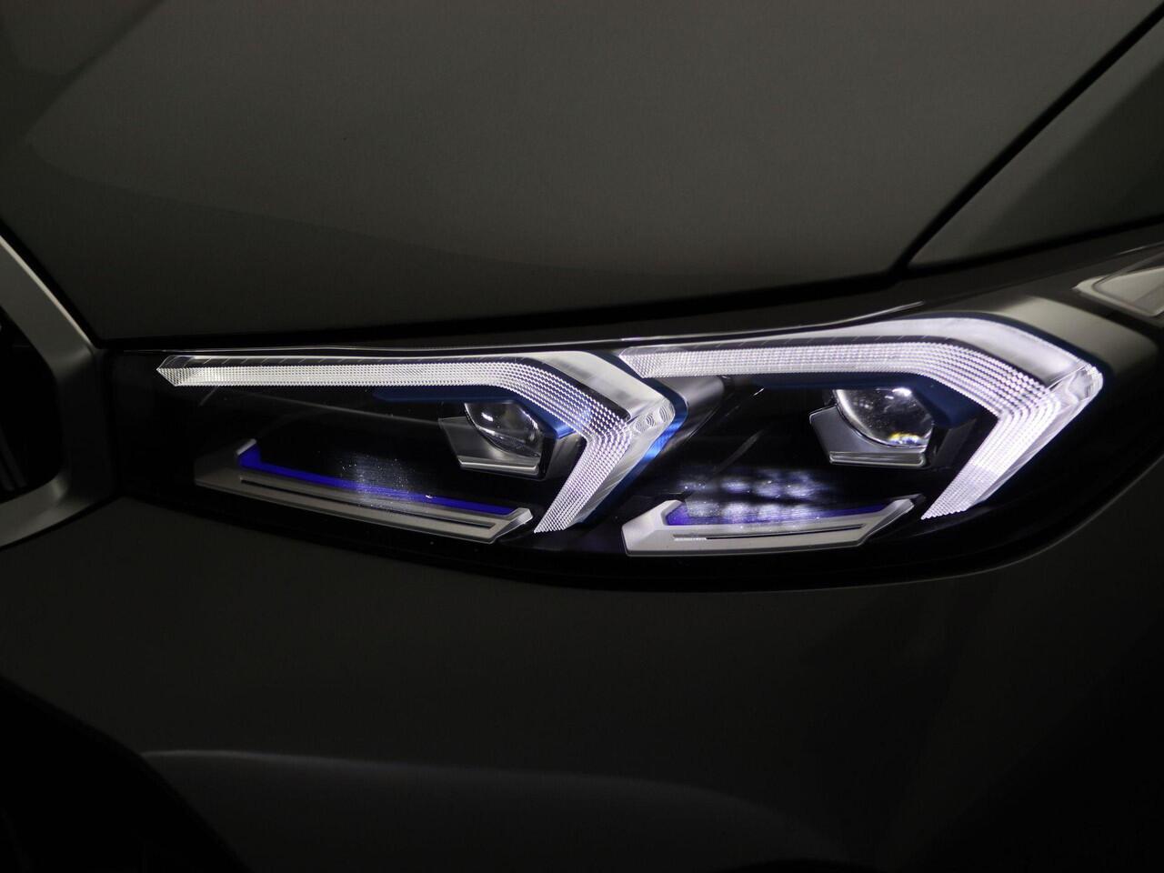 BMW 3-SERIE Sedan 330e M Sportpakket | Trekhaak | HIFI | Widescreen Display | 18"