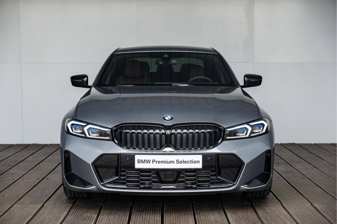 BMW 3-SERIE Sedan 320i M Sportpakket / HiFi systeem / Draadloos oplaadstation / Active Cruise Controle /
