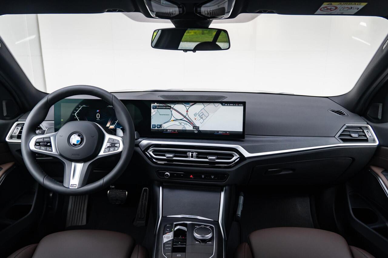 BMW 3-SERIE Sedan 320i M Sportpakket / HiFi systeem / Draadloos oplaadstation / Active Cruise Controle /