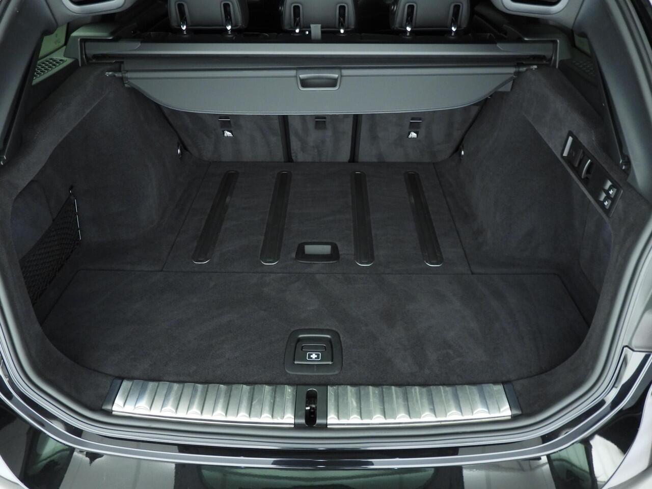 BMW 3-SERIE Touring 318i | M-Sportpakket | LED | Leder | Navigatie | Schuifdak | Sportstoelen | DAB | Hifi speakers | Alu 18 inch