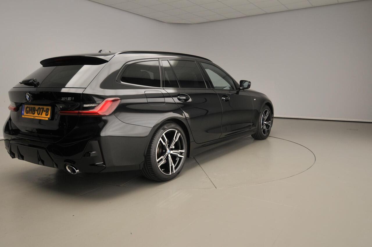 BMW 3-SERIE Touring 318i | M-Sportpakket | LED | Leder | Navigatie | Schuifdak | Sportstoelen | DAB | Hifi speakers | Alu 18 inch