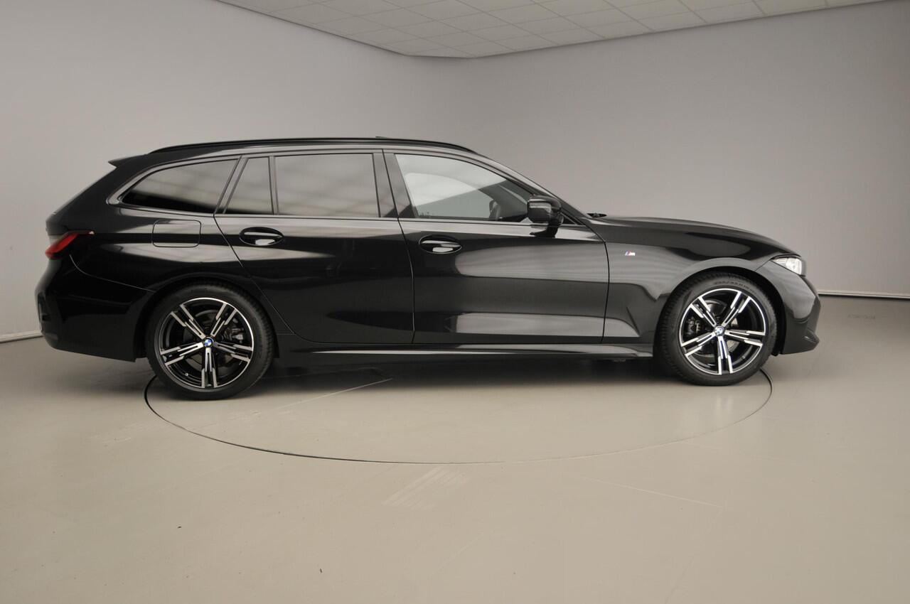BMW 3-SERIE Touring 318i | M-Sportpakket | LED | Leder | Navigatie | Schuifdak | Sportstoelen | DAB | Hifi speakers | Alu 18 inch