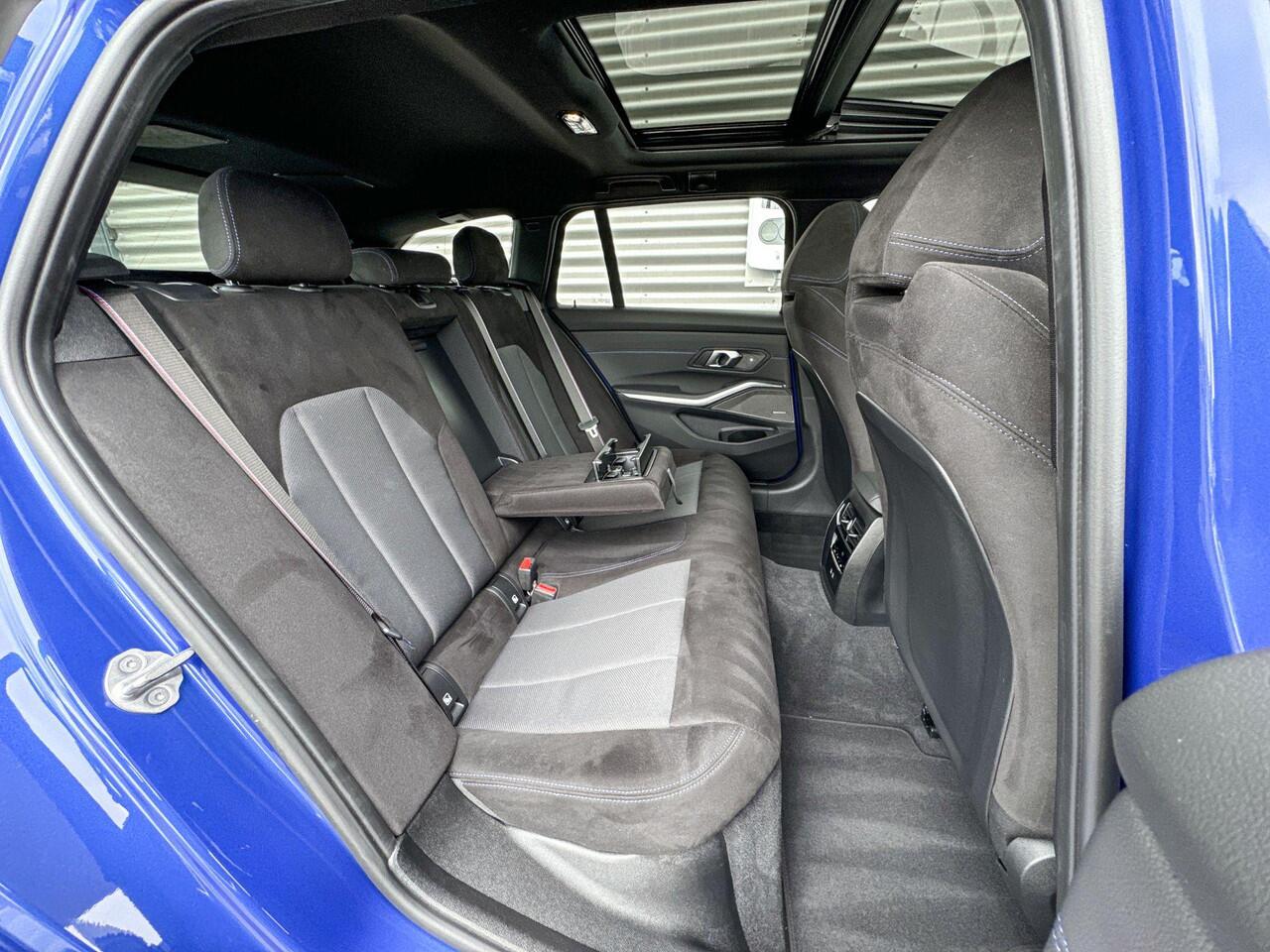 BMW 3-SERIE Touring 330e M Sportpakket Pro / Innovation Pack / Comfort Pack / Panoramadak / Trekhaak / Selections