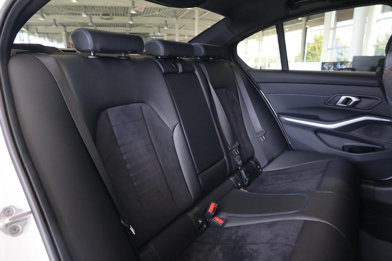 BMW 3-SERIE Sedan 330e M Sportpakket