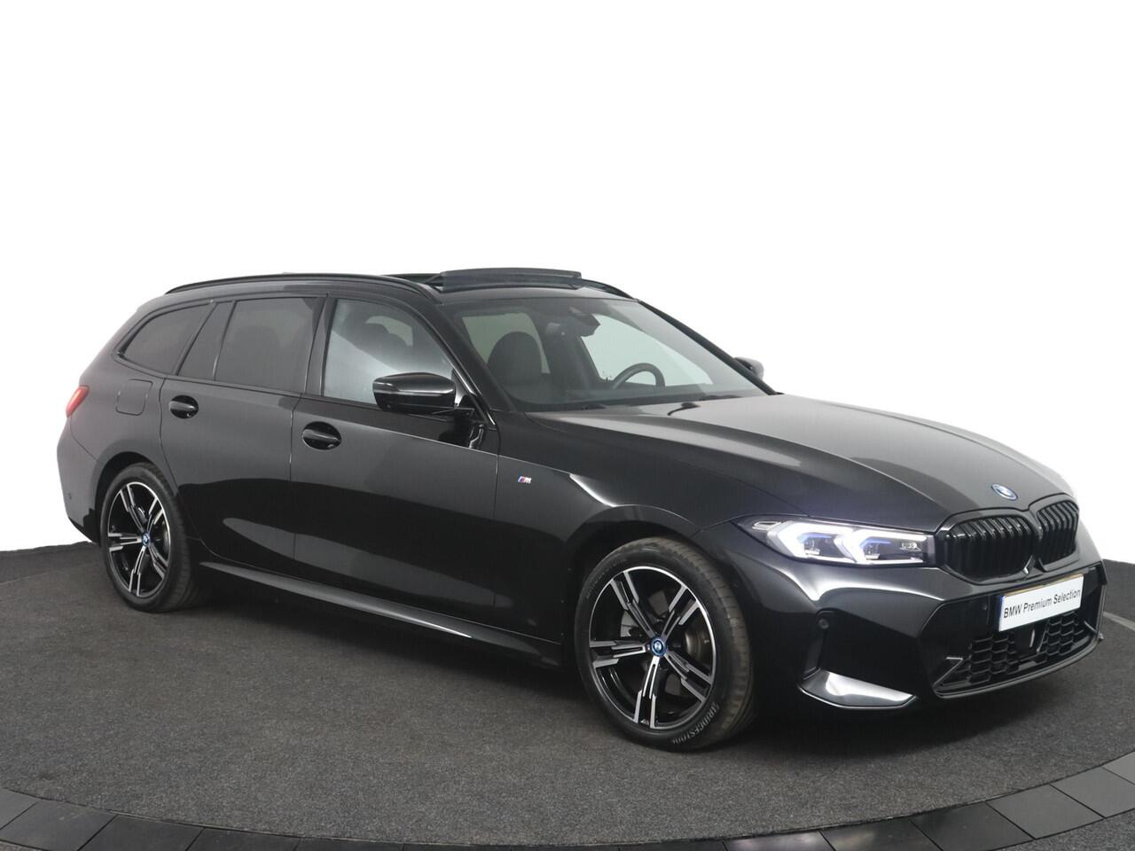 BMW 3-SERIE Touring 330e M-Sportpakket | Glazen Panoramadak | Stuur- en stoelverwarming | Harman Kardon | Comfort Access | Elektrisch verstelbare stoelen | Active Cruise Control
