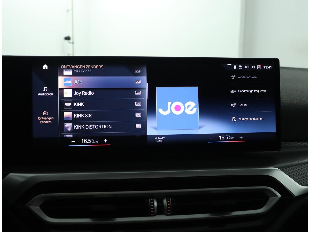 BMW 3-SERIE Touring 330e M-Sportpakket | Glazen Panoramadak | Stuur- en stoelverwarming | Harman Kardon | Comfort Access | Elektrisch verstelbare stoelen | Active Cruise Control