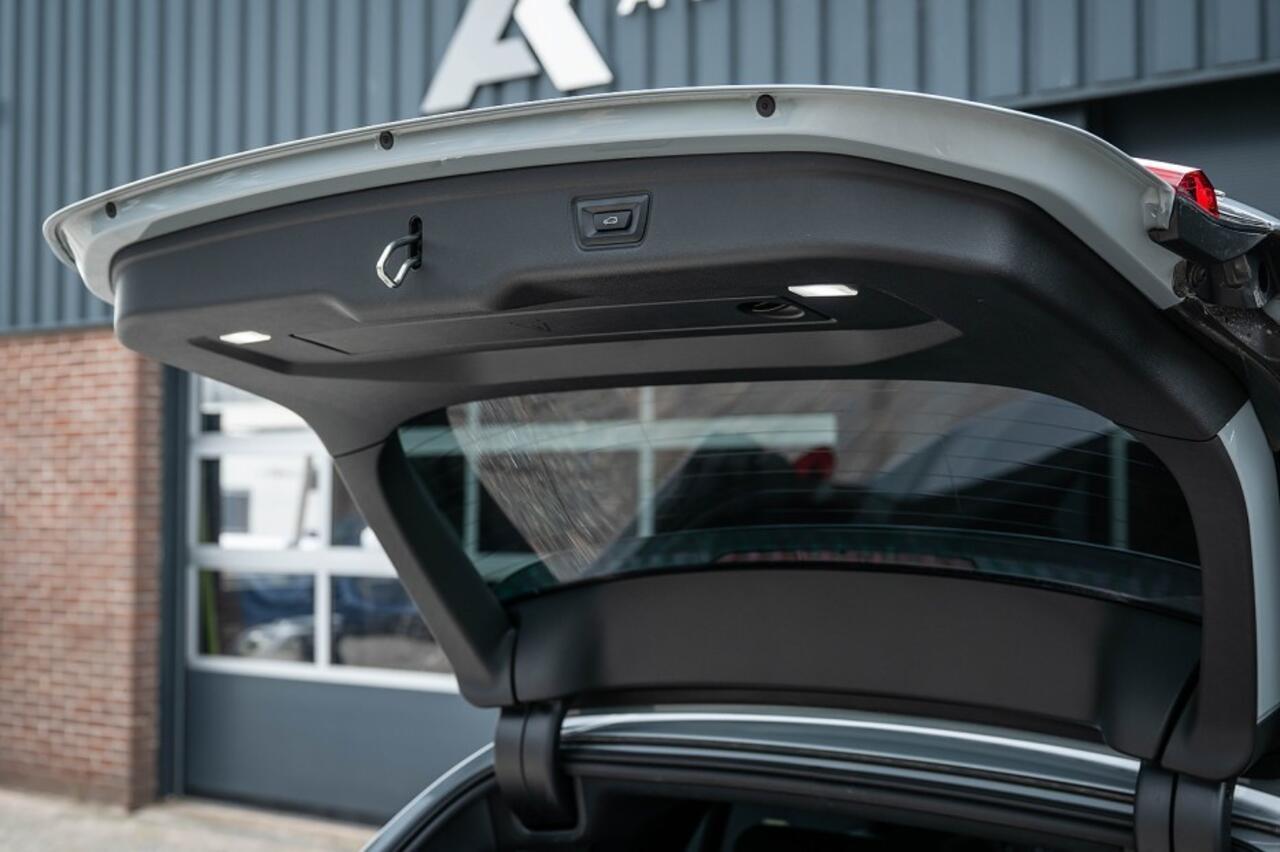 BMW 3-SERIE 330i xDrive M Sport | facelift | Shadow | Widescreen | Hifi | Camera | 18' inch |