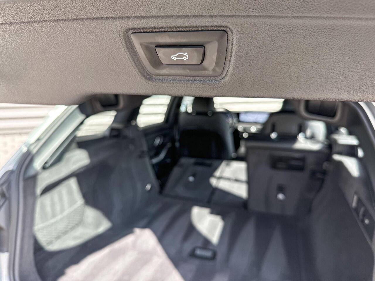 BMW 3-SERIE Touring 318i M Sportpakket / 18 inch / Trekhaak / Achteruitrijcamera