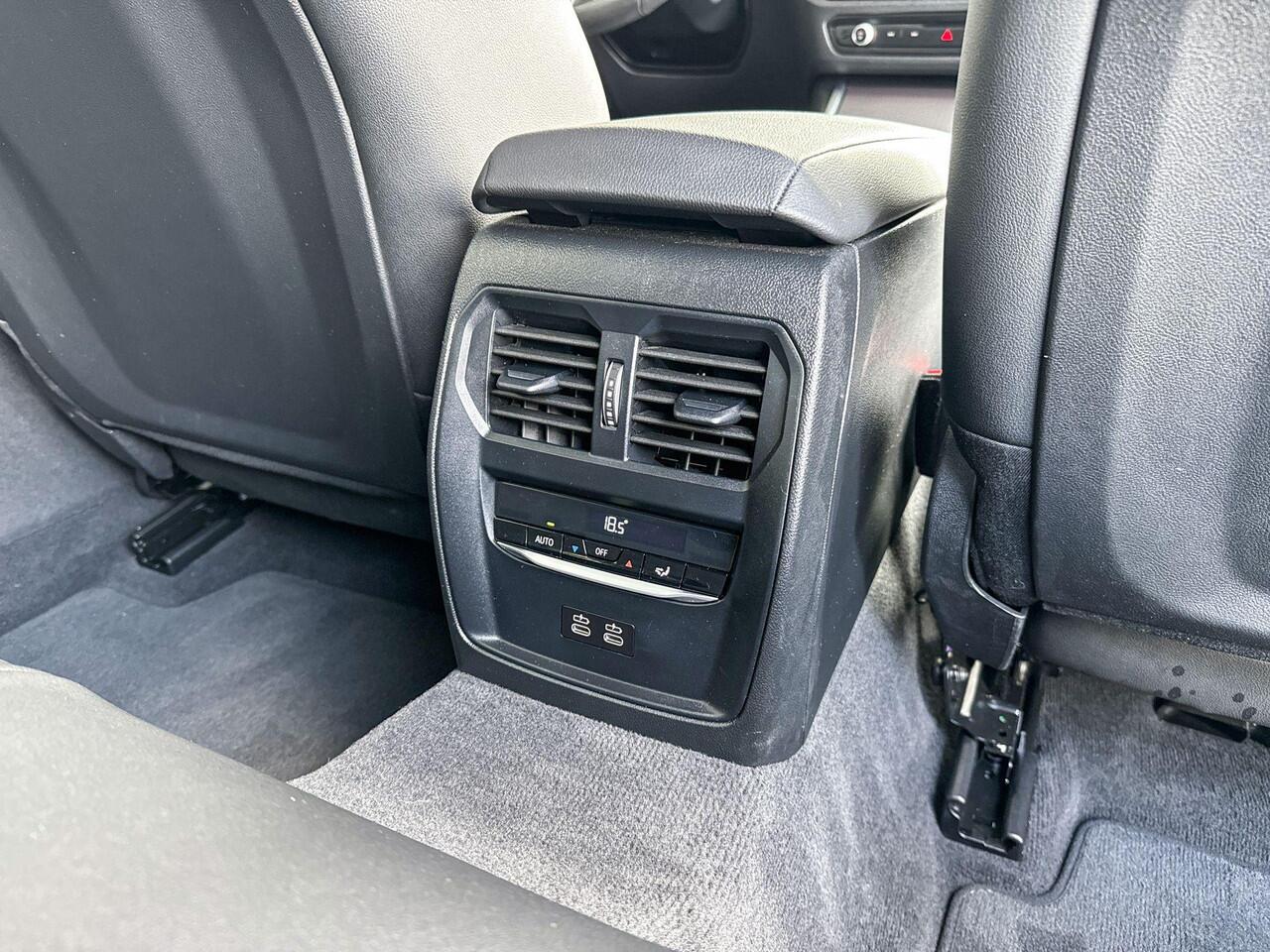 BMW 3-SERIE Touring 318i M Sportpakket / 18 inch / Trekhaak / Achteruitrijcamera