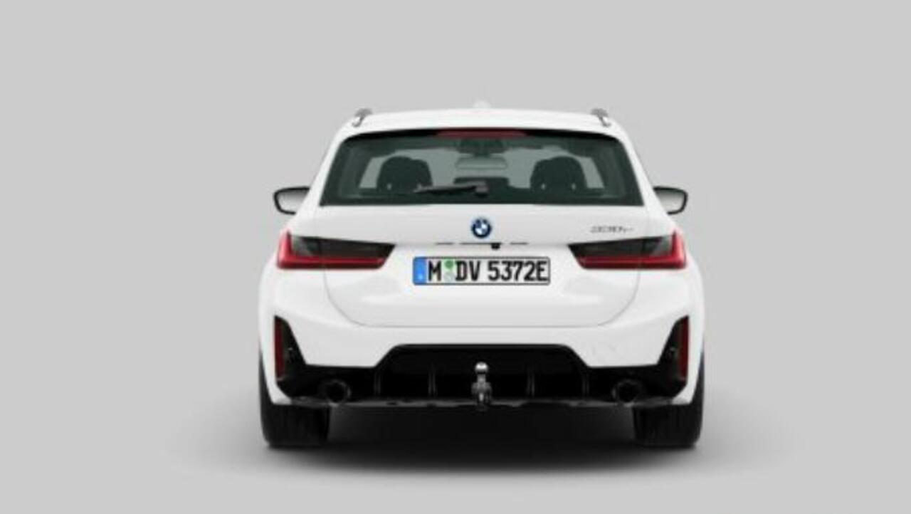 BMW 3-SERIE Touring 330e Long Range - M Sport Pro - Trekhaak - Panoramadak - Parking/Driving Assistant - Elektrisch verstelbare/verwarmde stoelen - Hifi - Comfort Access