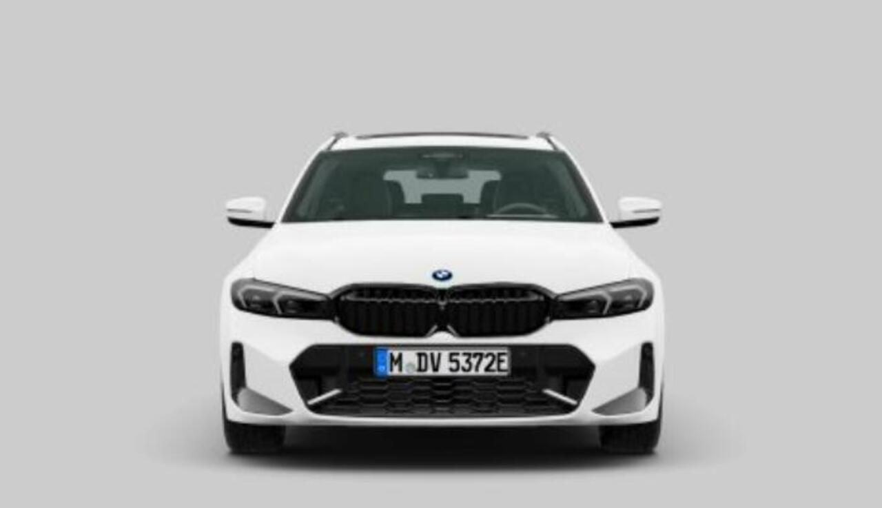 BMW 3-SERIE Touring 330e Long Range - M Sport Pro - Trekhaak - Panoramadak - Parking/Driving Assistant - Elektrisch verstelbare/verwarmde stoelen - Hifi - Comfort Access