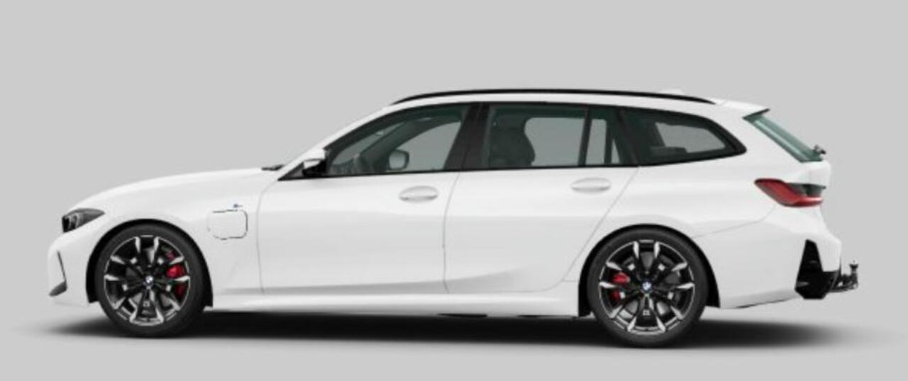 BMW 3-SERIE Touring 330e Long Range - M Sport Pro - Trekhaak - Panoramadak - Parking/Driving Assistant - Elektrisch verstelbare/verwarmde stoelen - Hifi - Comfort Access