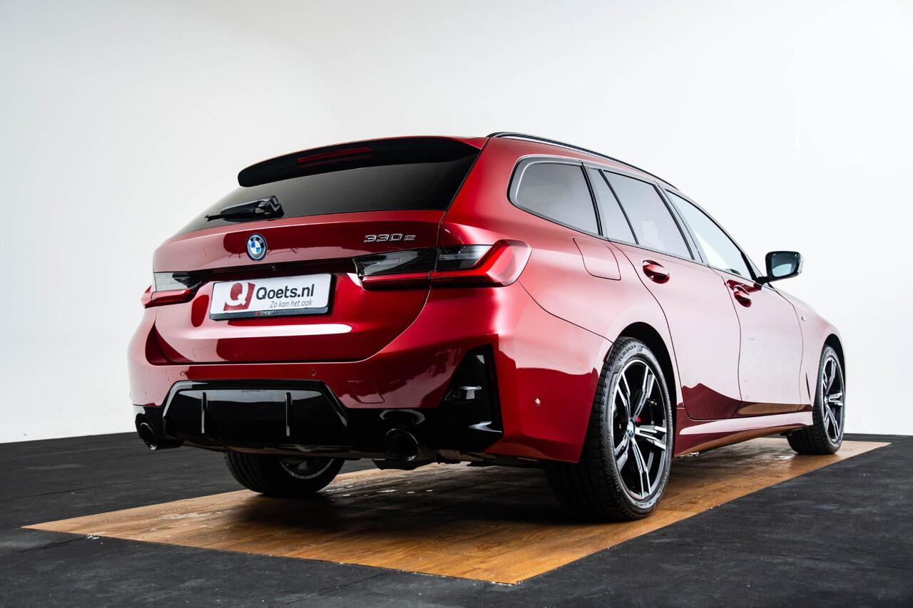 BMW 3-SERIE Touring 330e Long Range - M Sport Pro - Trekhaak - Panoramadak - Elektrisch verstelbare/verwarmde stoelen - Driving Assistant Professional - Harman Kardon - Getinte Ruiten - Comfort Access - Stuurwielrand verwarmd -