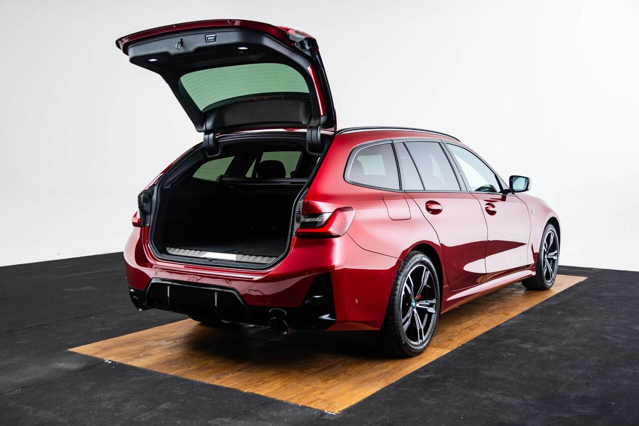 BMW 3-SERIE Touring 330e Long Range - M Sport Pro - Trekhaak - Panoramadak - Elektrisch verstelbare/verwarmde stoelen - Driving Assistant Professional - Harman Kardon - Getinte Ruiten - Comfort Access - Stuurwielrand verwarmd -