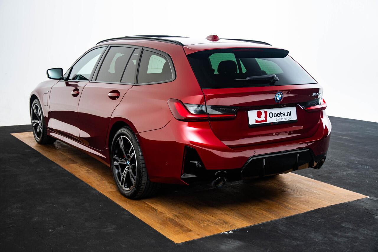 BMW 3-SERIE Touring 330e Long Range - M Sport Pro - Trekhaak - Panoramadak - Elektrisch verstelbare/verwarmde stoelen - Driving Assistant Professional - Harman Kardon - Getinte Ruiten - Comfort Access - Stuurwielrand verwarmd -