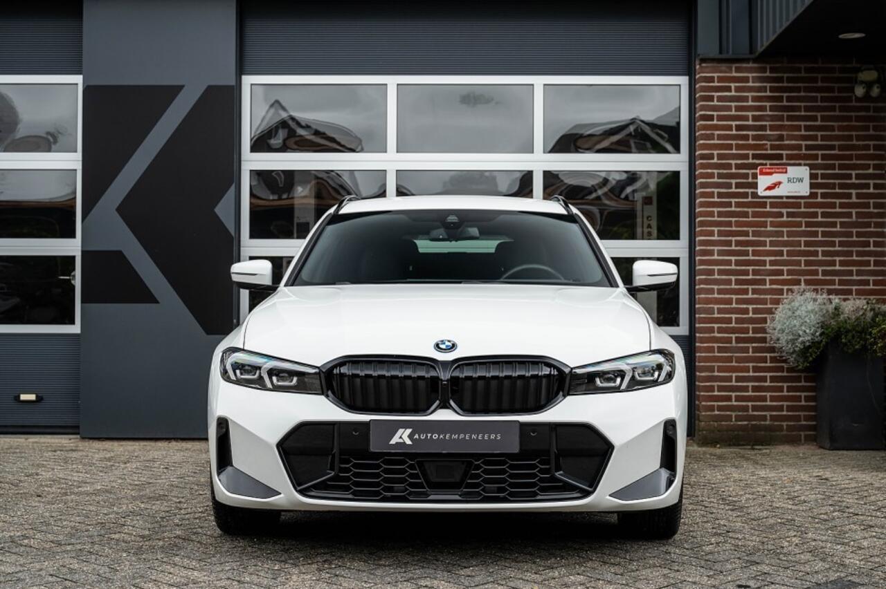 BMW 3-SERIE 330e xDrive M Sport LCI | Facelift | Shadow | Trekhaak | Widescreen | Hifi | Camera | 18' inch |