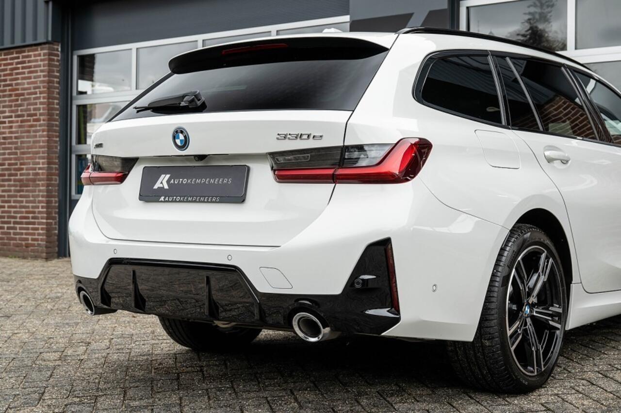 BMW 3-SERIE 330e xDrive M Sport LCI | Facelift | Shadow | Trekhaak | Widescreen | Hifi | Camera | 18' inch |