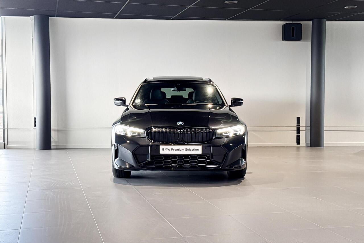 BMW 3-SERIE Touring 320e | M Sport | Glazen Panoramadak | Stoelverwarming | Comfort Access | HIFI |
