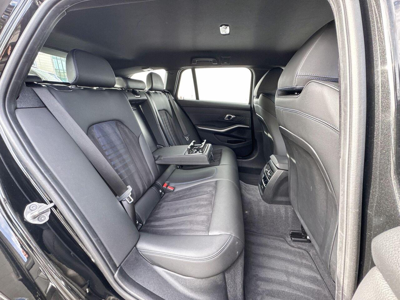 BMW 3-SERIE Touring 318i Trekhaak / M Sport / Stoelverwarming / 18 Inch / Dimmende Binnen & Buitenspiegel / Electrische Zwenkhaak /