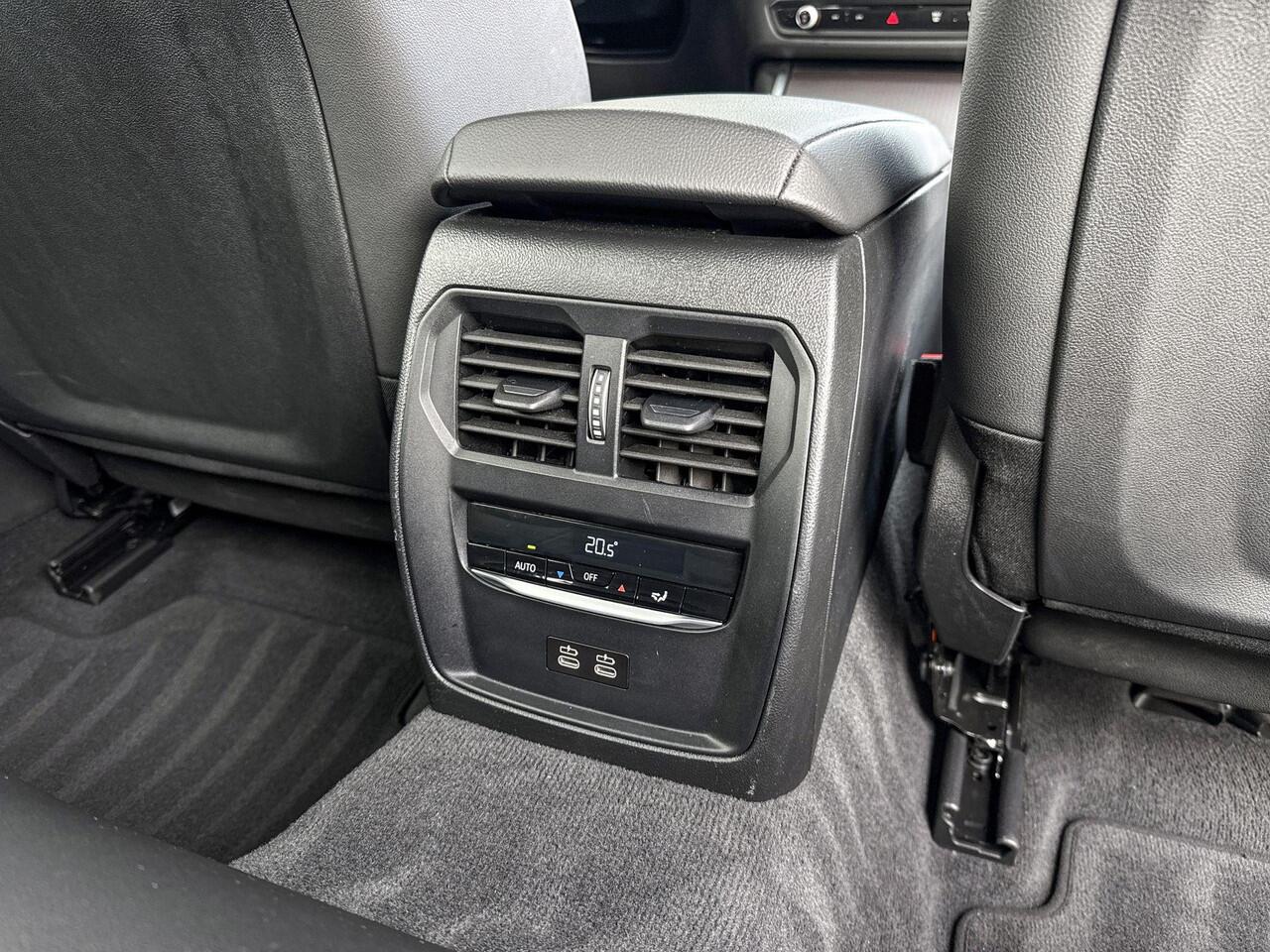 BMW 3-SERIE Touring 318i Trekhaak / M Sport / Stoelverwarming / 18 Inch / Dimmende Binnen & Buitenspiegel / Electrische Zwenkhaak /