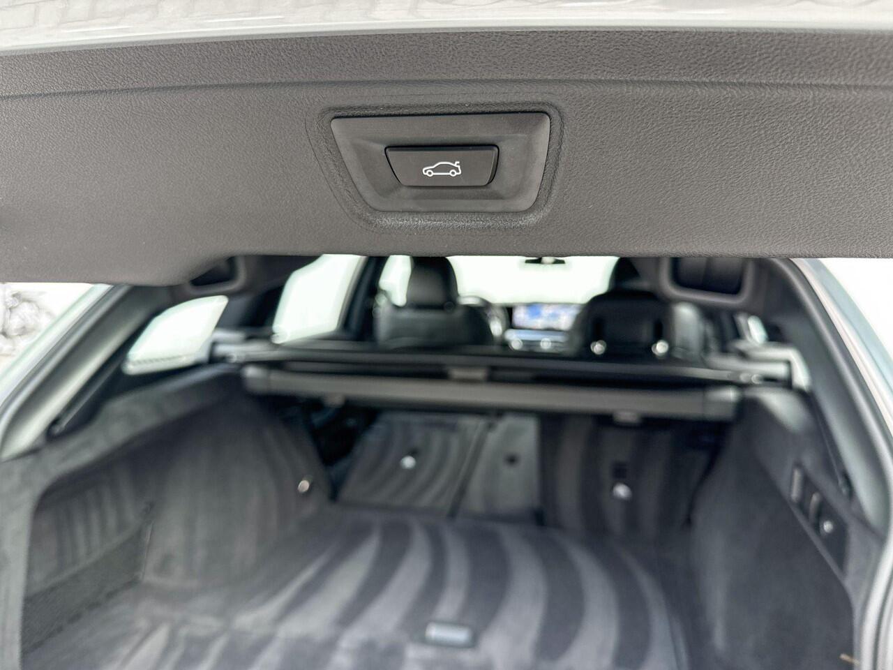 BMW 3-SERIE Touring 318i | M Sport | Trekhaak