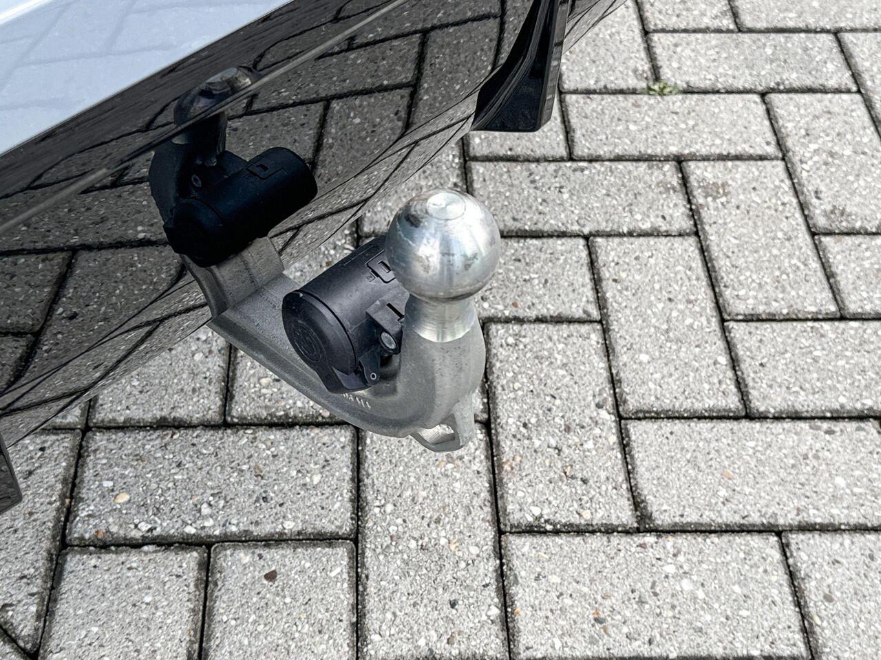 BMW 3-SERIE Touring 318i | M Sport | Trekhaak