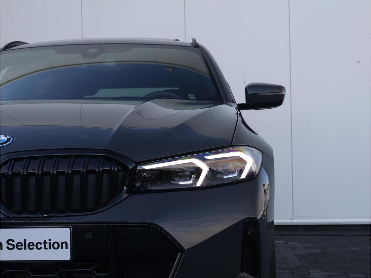 BMW 3-SERIE Touring 320e M Sportpakket Pro/ Stuurwielrand verwarmd/ Elektrische Trekhaak/ Achteruitrijcamera/ Panoramadak/ HiFi/ Stoelverwarming