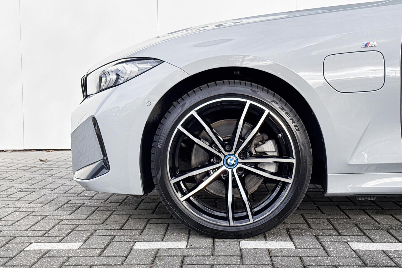 BMW 3-SERIE Touring 320e M Sport | Active Cruise Control