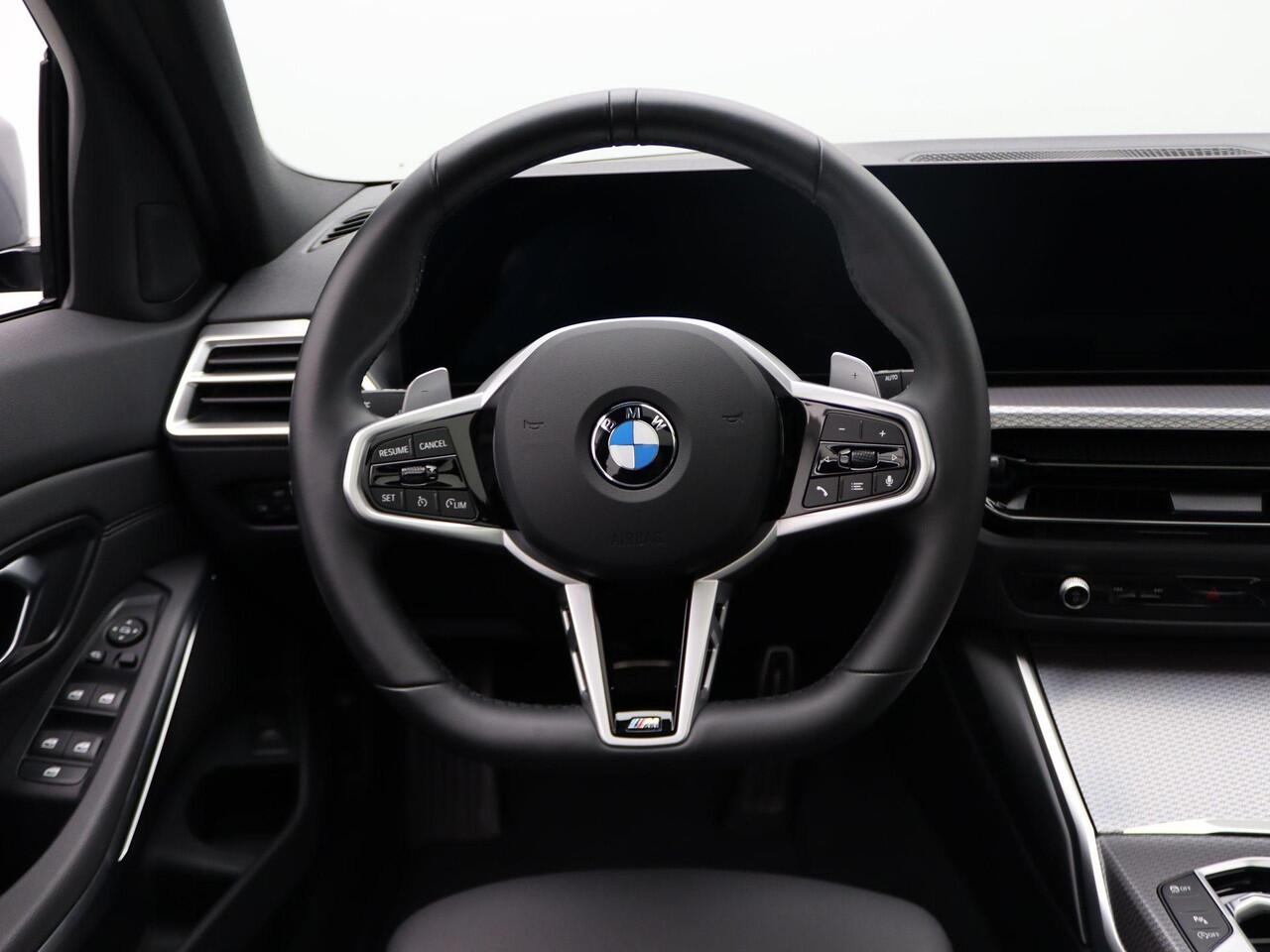 BMW 3-SERIE Touring 320i M Sportpakket Pro | HIFI | Schuifdak | Widescreen Display | 18"