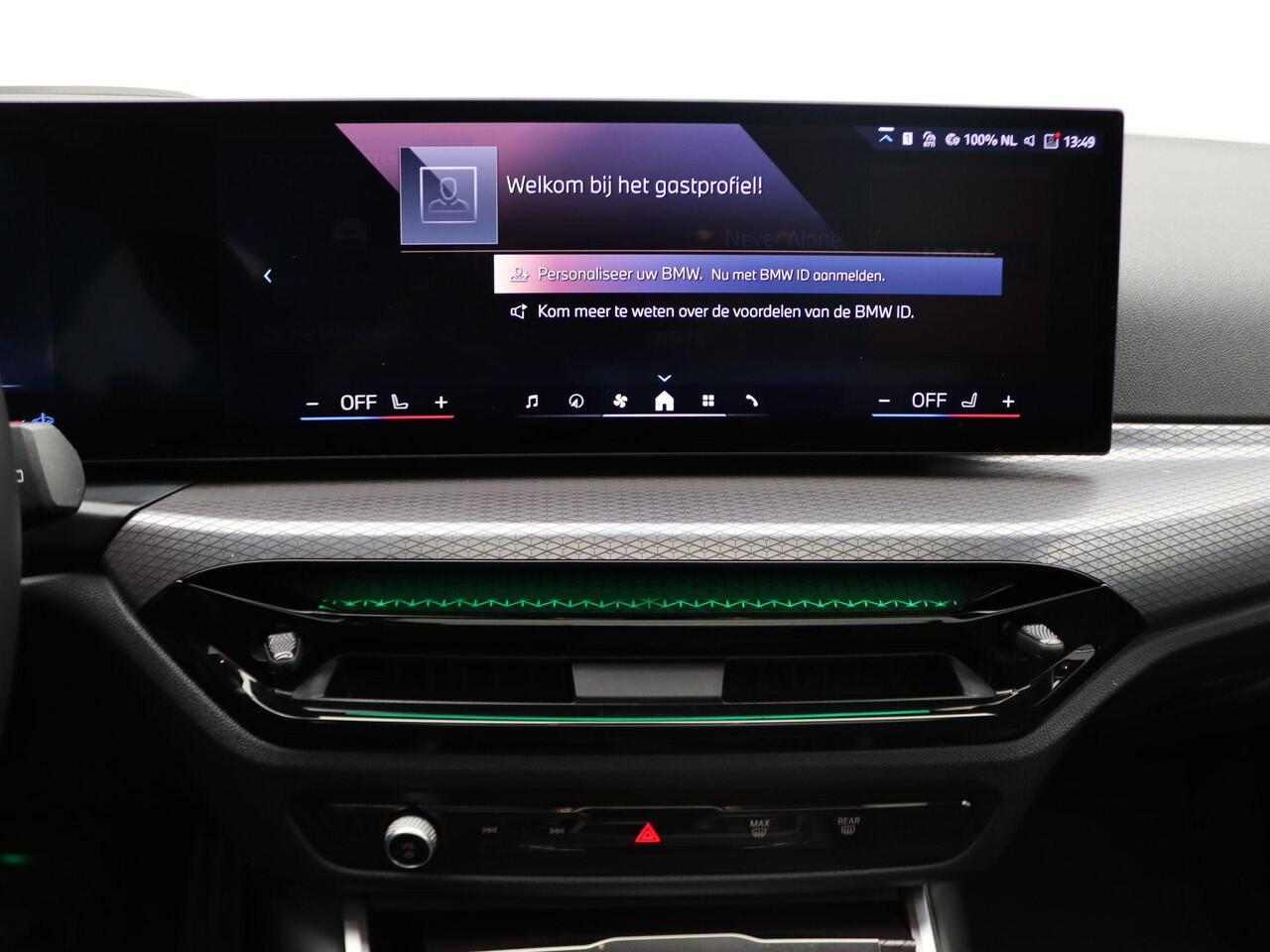 BMW 3-SERIE Touring 318i M Sportpakket Pro | Innovation Pack | Panoramadak | Elek. Stoelen | HIFI | 18"