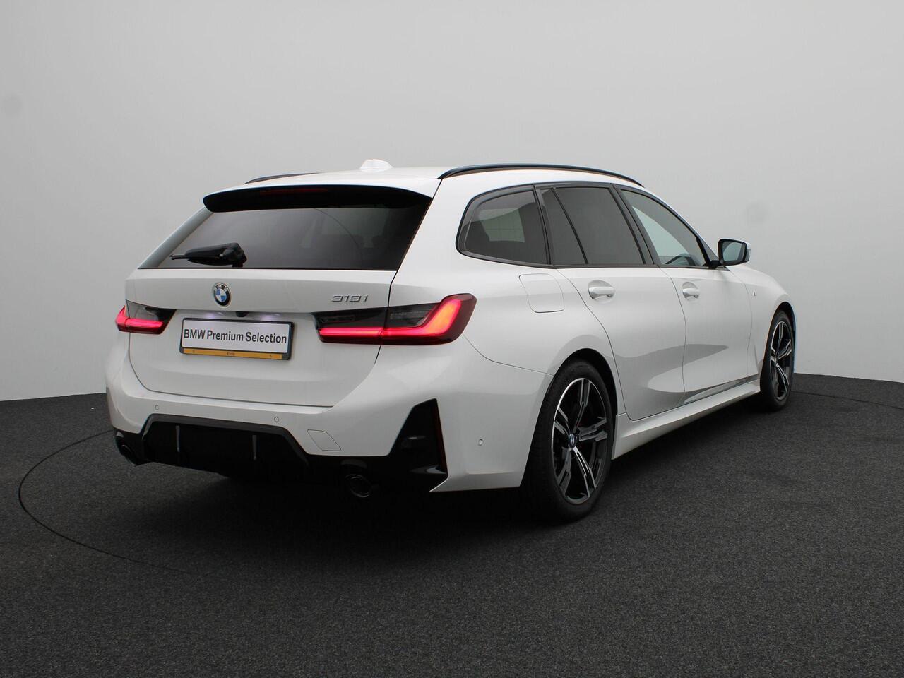 BMW 3-SERIE Touring 318i M Sportpakket Pro | Innovation Pack | Panoramadak | Elek. Stoelen | HIFI | 18"