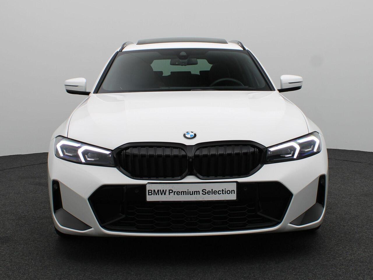 BMW 3-SERIE Touring 318i M Sportpakket Pro | Innovation Pack | Panoramadak | Elek. Stoelen | HIFI | 18"