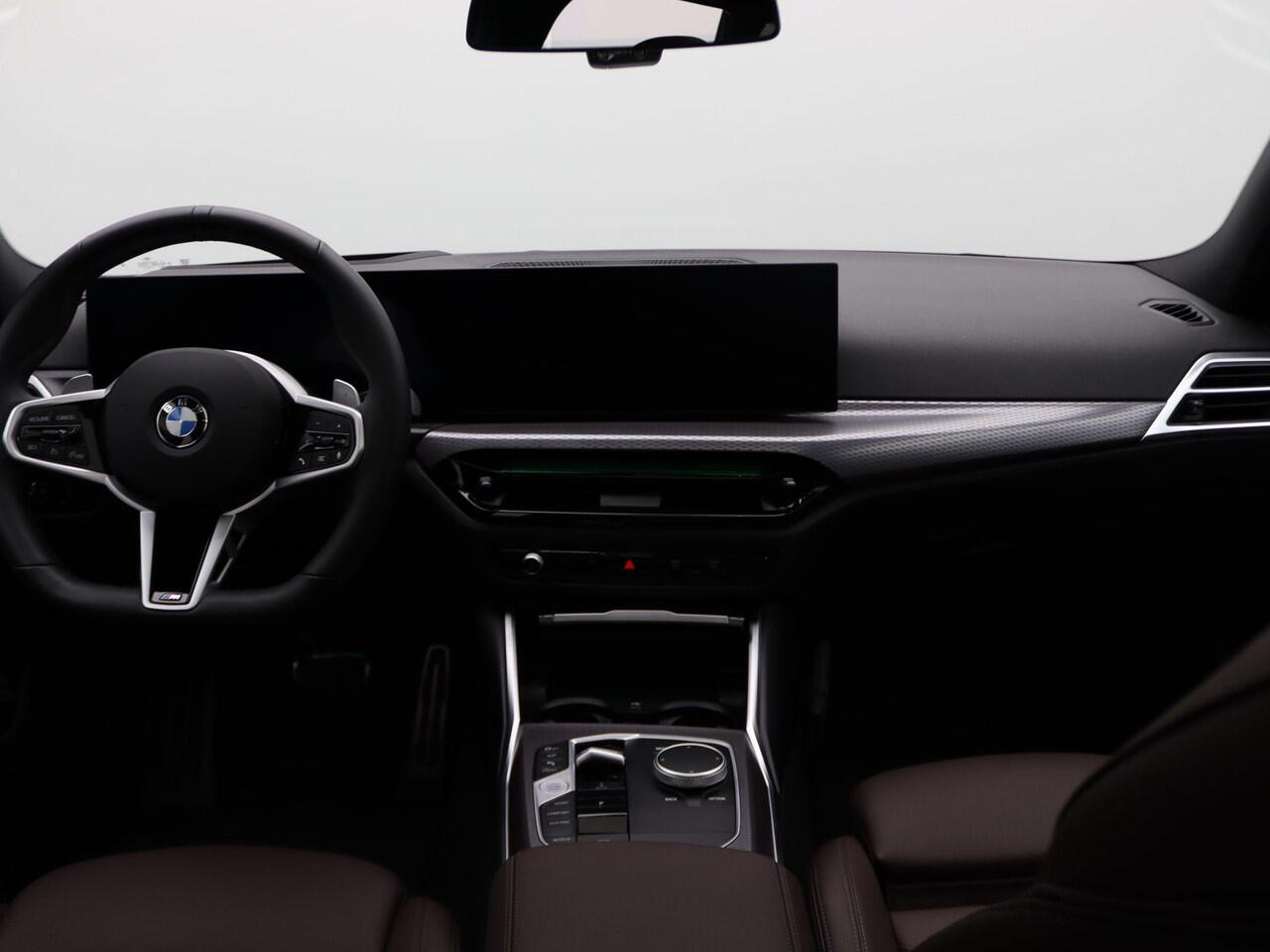 BMW 3-SERIE Touring 318i M Sportpakket Pro | Innovation Pack | Panoramadak | Elek. Stoelen | HIFI | 18"