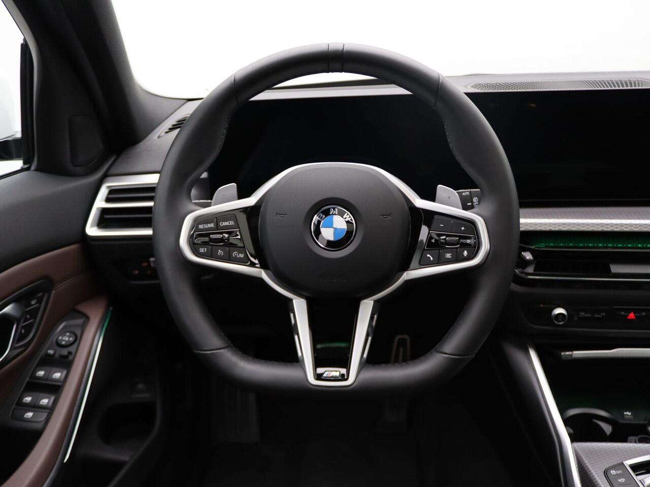 BMW 3-SERIE Touring 318i M Sportpakket Pro | Innovation Pack | Panoramadak | Elek. Stoelen | HIFI | 18"