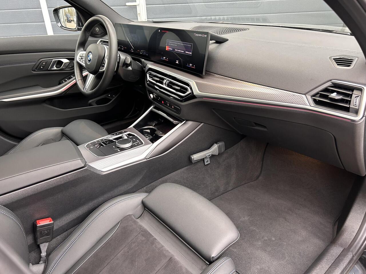 BMW 3-SERIE Touring 320e | M pakket | Pano | H&K | Head Up | LED |