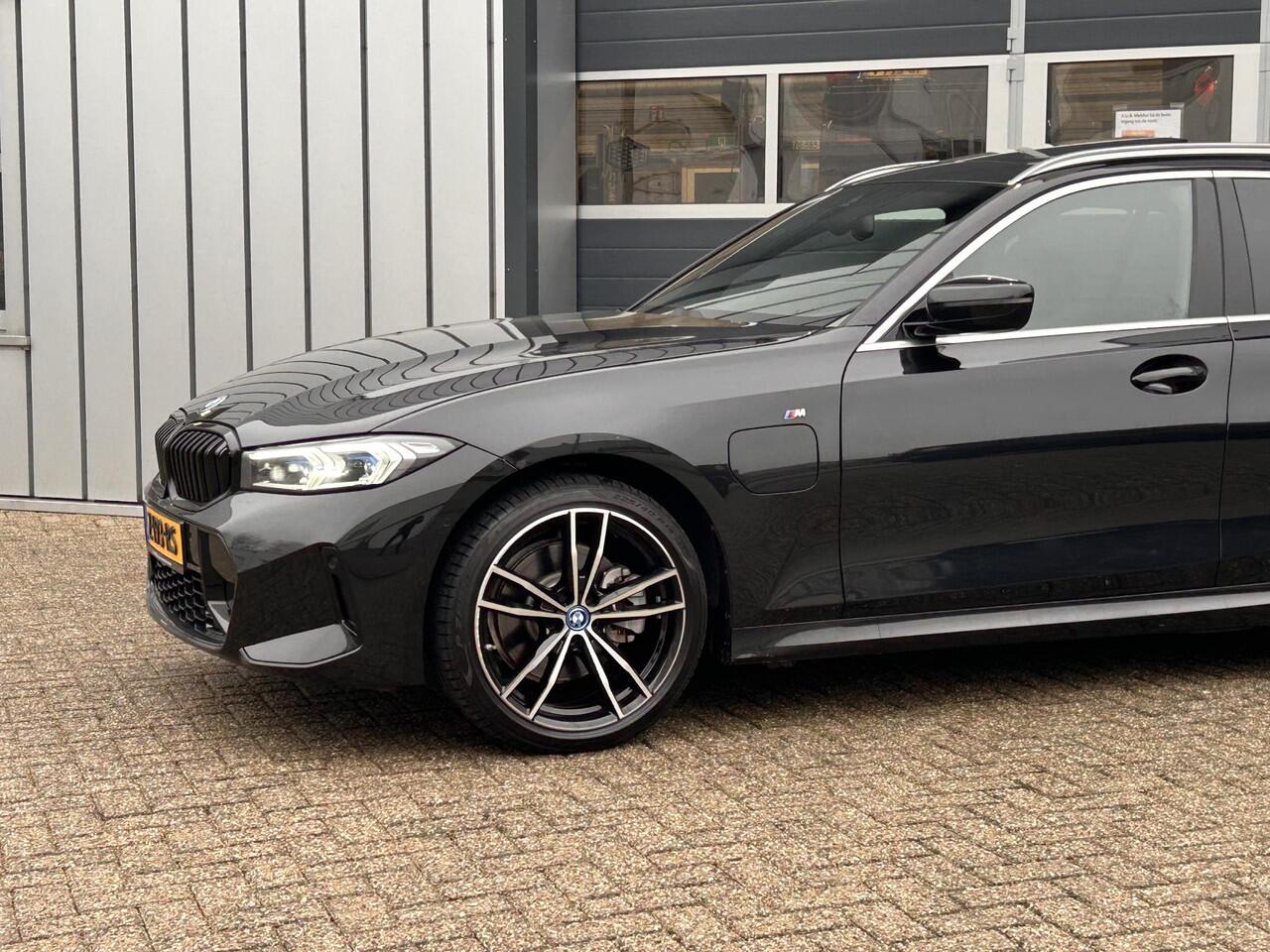 BMW 3-SERIE Touring 320e | M pakket | Pano | H&K | Head Up | LED |
