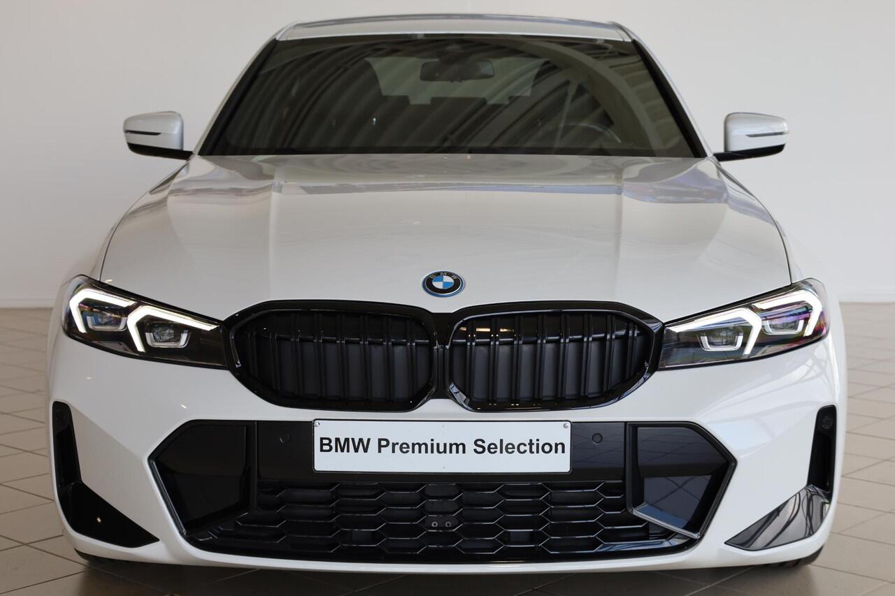 BMW 3-SERIE Sedan 330e | M Sportpakket