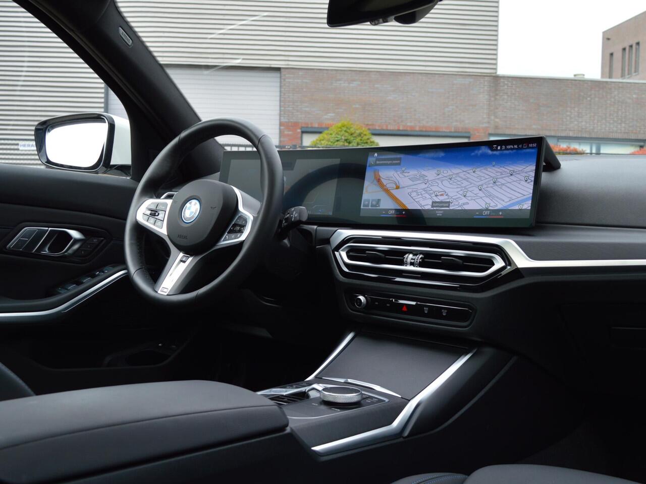 BMW 3-SERIE Touring 330e Touring M Sport Pro Innovation