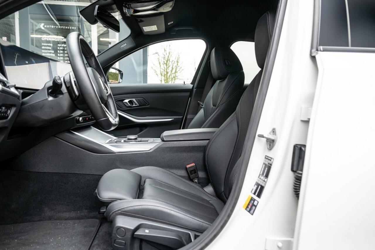 BMW 3-SERIE 330e xDrive M Sport LCI | Facelift | Shadow | Trekhaak | Widescreen | Hifi | Camera | 18' inch |