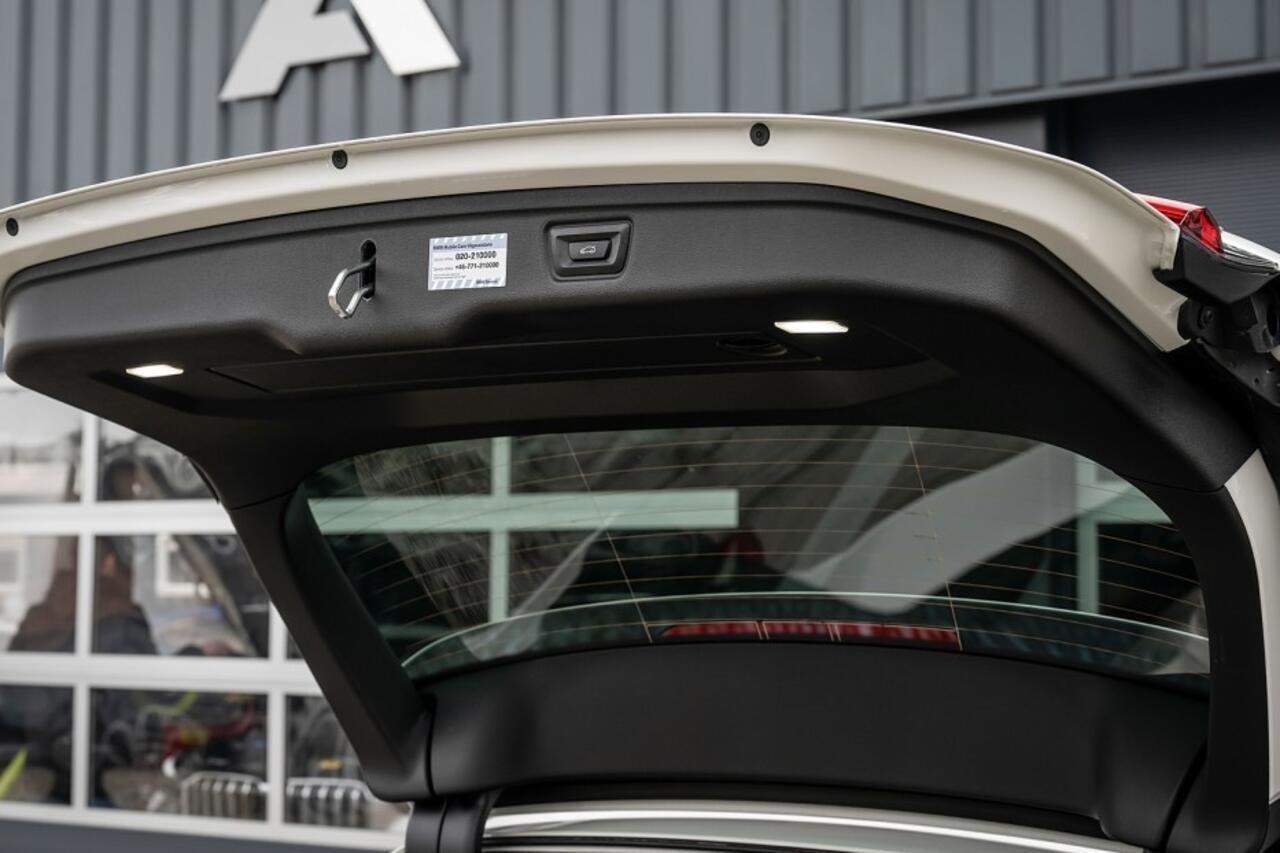 BMW 3-SERIE 330e xDrive M Sport LCI | Facelift | Shadow | Trekhaak | Widescreen | Hifi | Camera | 18' inch |