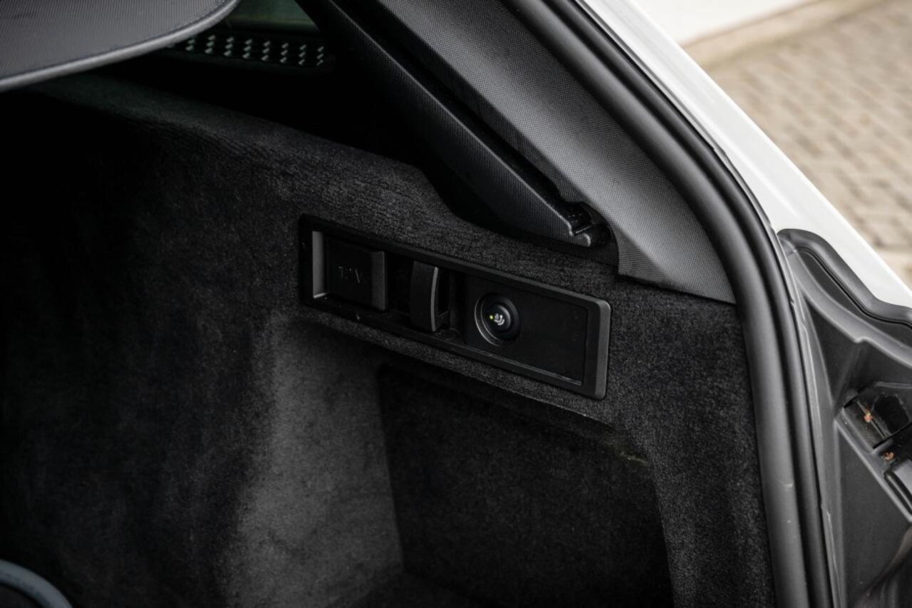 BMW 3-SERIE 330e xDrive M Sport LCI | Facelift | Shadow | Trekhaak | Widescreen | Hifi | Camera | 18' inch |