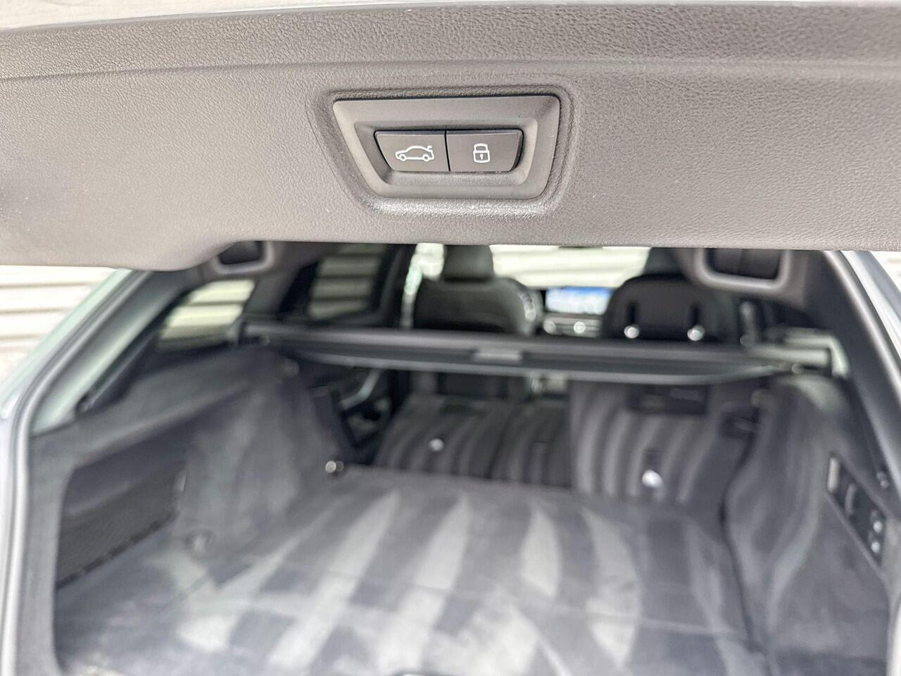 BMW 3-SERIE Touring 320e M Sport | Panoramadak | 19 inch