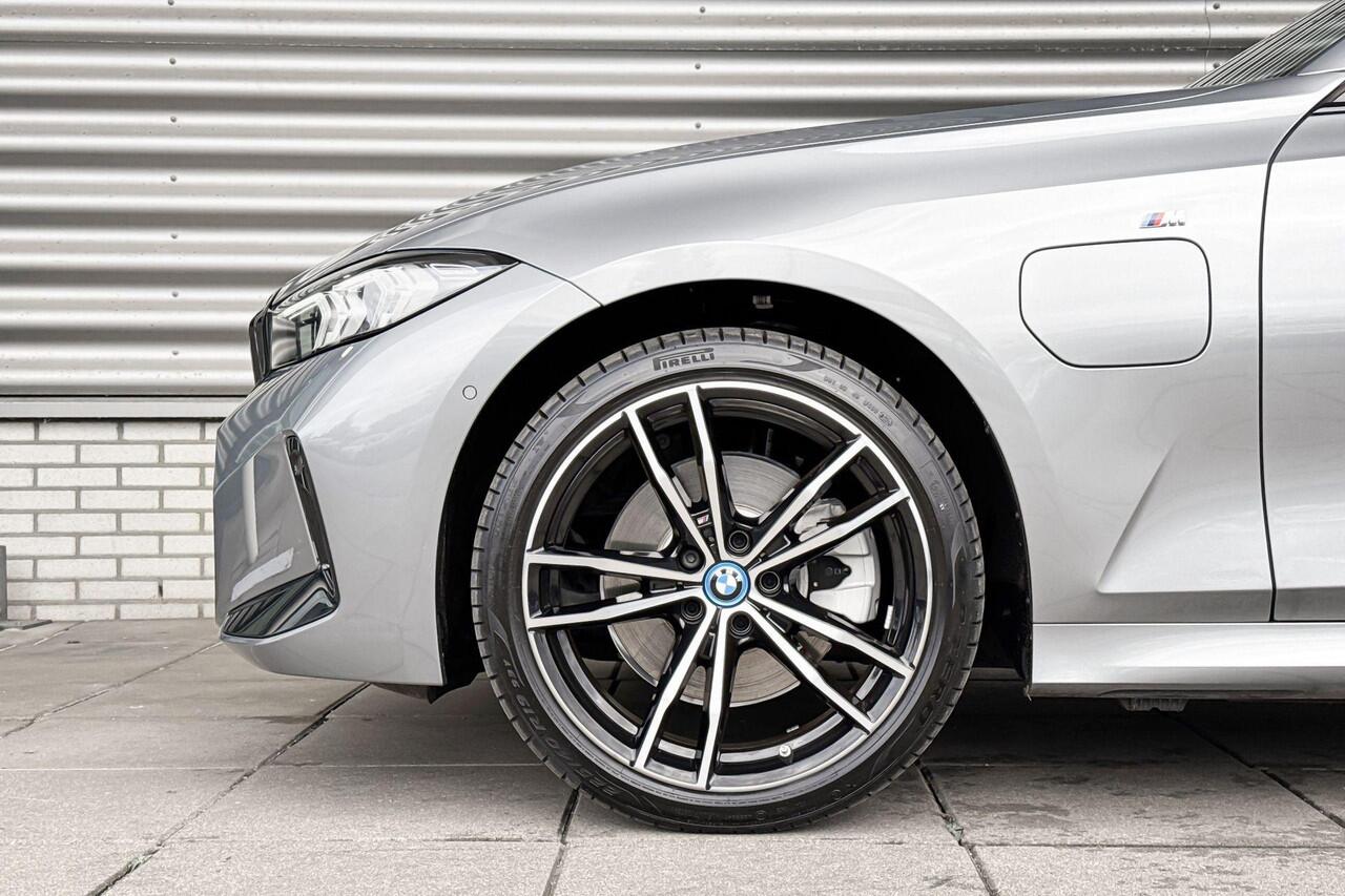 BMW 3-SERIE Touring 320e M Sport | Panoramadak | 19 inch