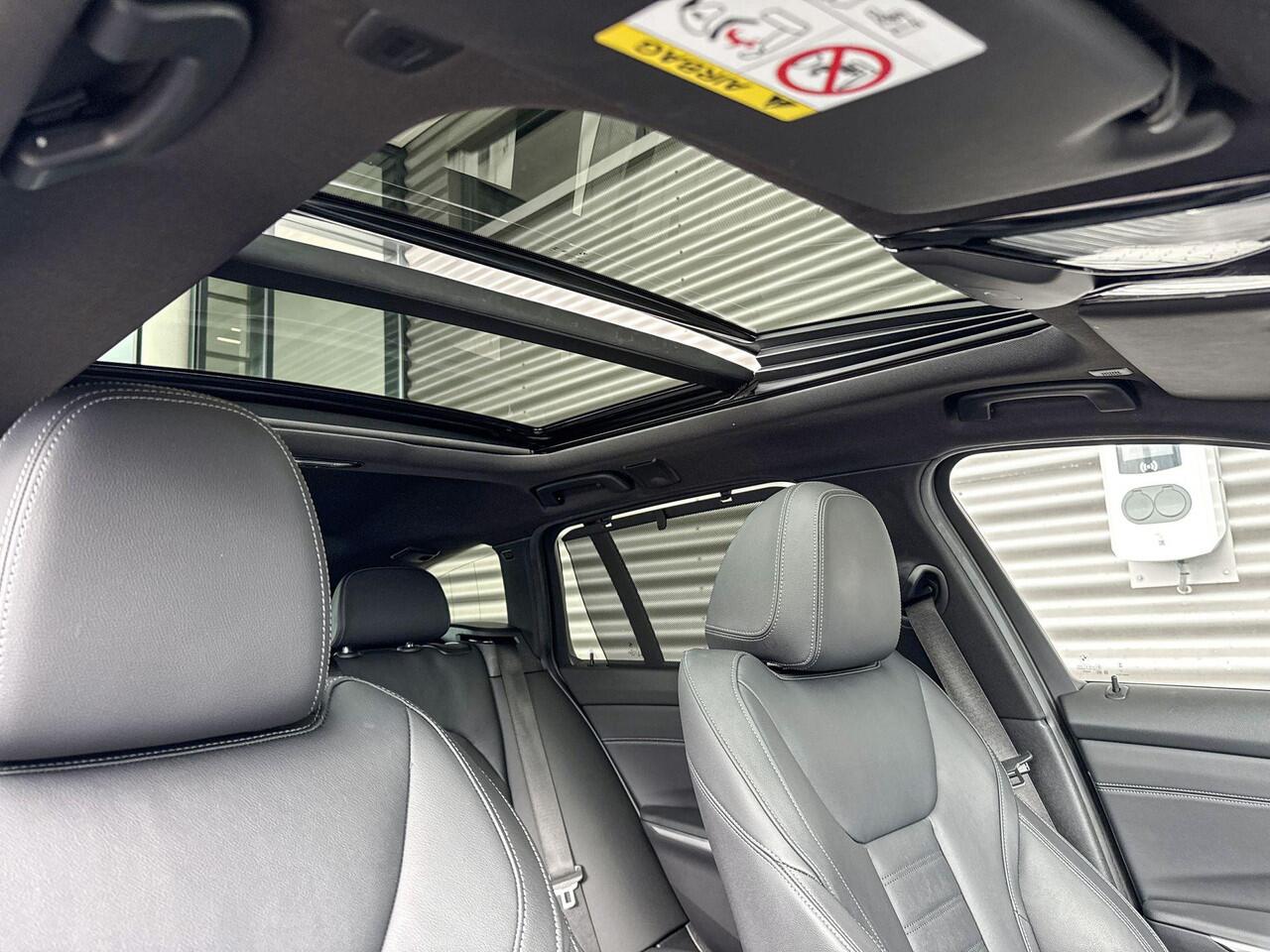 BMW 3-SERIE Touring 320e M Sport | Panoramadak | 19 inch