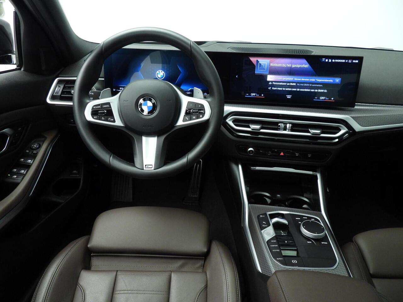 BMW 3-SERIE Sedan 318i | M-Sportpakket | LED | Leder | HUD | Schuifdak | Elektr. zetels | DAB | Hifi speakers | Alu 19 inch