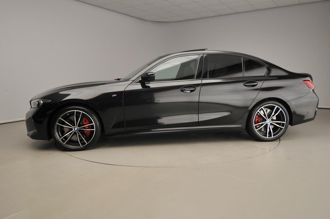 BMW 3-SERIE Sedan 318i | M-Sportpakket | LED | Leder | HUD | Schuifdak | Elektr. zetels | DAB | Hifi speakers | Alu 19 inch